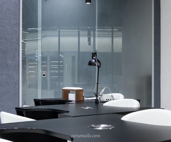 Ubicación y elección del local para establecer centro de uñas