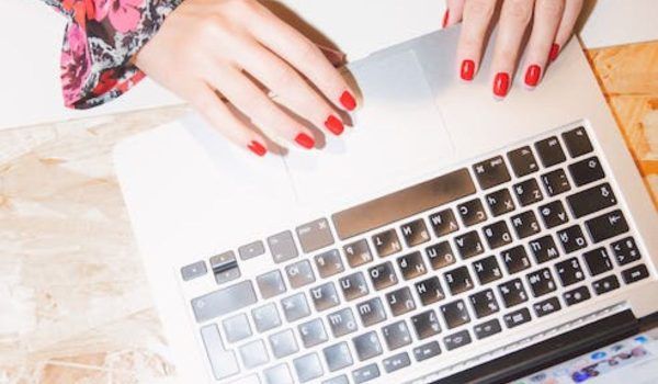 cursos de uñas online para hacer desde cualquier lugar del mundo