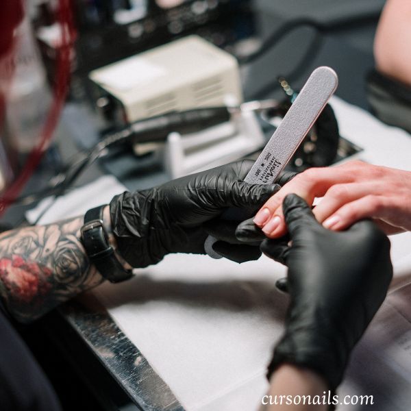 Cursos de uñas en Valencia, academias, formaciones online e información